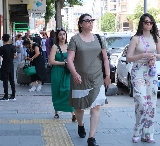 İranlı turistler, bayram tatilinde Van’a akın etti
