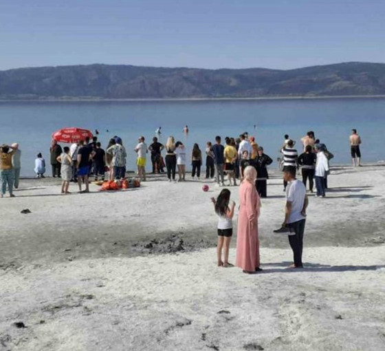Salda Gölü'ne giren 13 yaşındaki çocuk boğuldu
