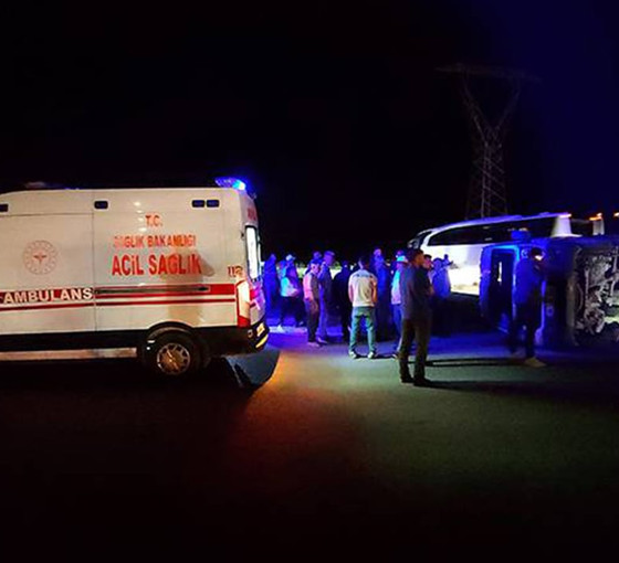 Amasya'da otomobil ile minibüs çarpıştı: 17 yaralı