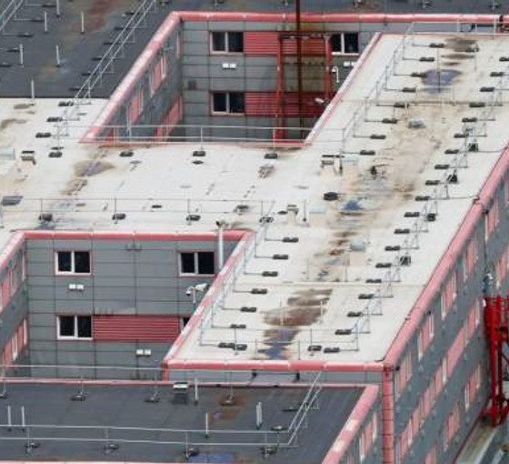 Ülkede bir ilk: İngiltere'de ilk mülteci grubu, tartışmalı dev gemiye yerleştirildi