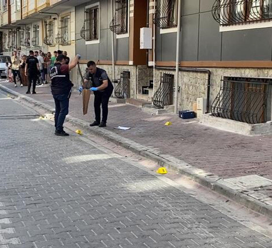 Esenyurt'ta silahlı-döner bıçaklı kavga: Üç kişi yaralandı