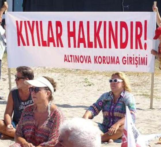 'Havlu hareketi' yayılıyor: Ayvalık'ta oturma eylemi