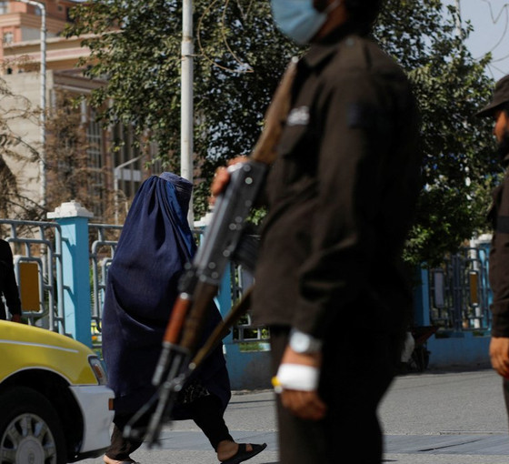 Taliban ile iki yıl: Afganistanlı kadınların yaşamında neler değişti?
