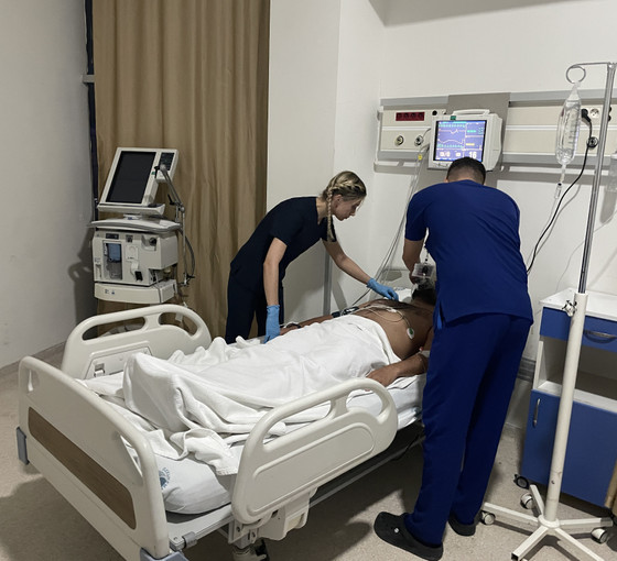 Antep'te hasta yakınlarınca darbedilen doktor yoğun bakıma alındı