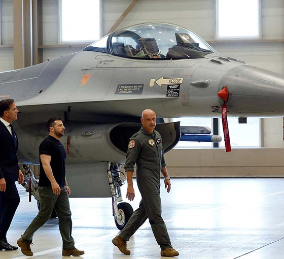 Zelenskiy Hollanda'da: Ana gündem F-16'lardı