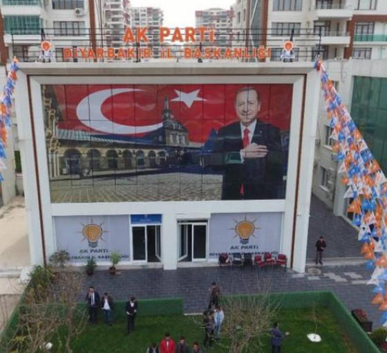 AKP Diyarbakır'da üç başkan daha görevden alındı