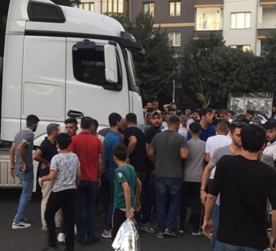 Karşıdan karşıya geçerken TIR çarpan kişi ağır yaralandı