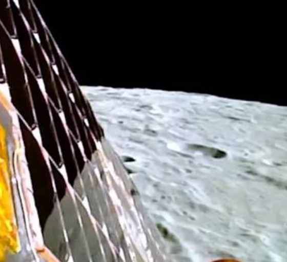 Chandrayaan-3'ten tarihi başarı: Hindistan Ay'ın güneyine inen ilk ülke oldu