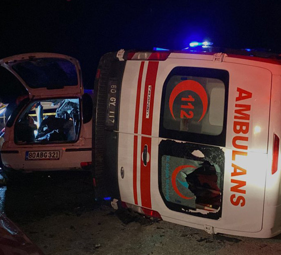 Osmaniye'de ambulans ile otomobil çarpıştı: 3 ölü, 3 yaralı