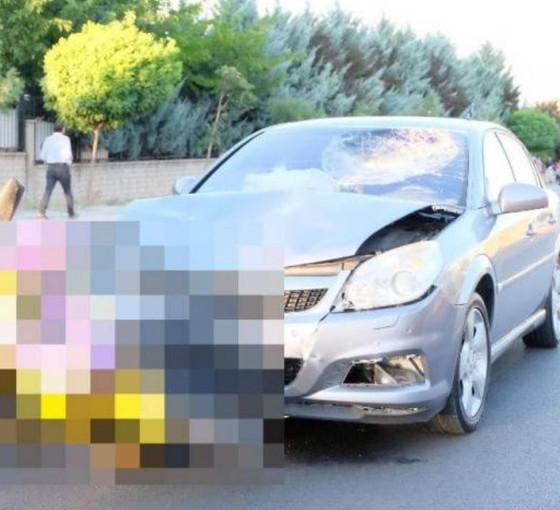 Bingöl'de bir araç motokuryeye çarptı: Hayati tehlikesi var