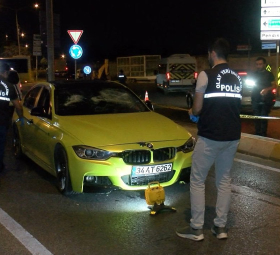 Sultanbeyli’de önü kesilen otomobile ateş açıldı