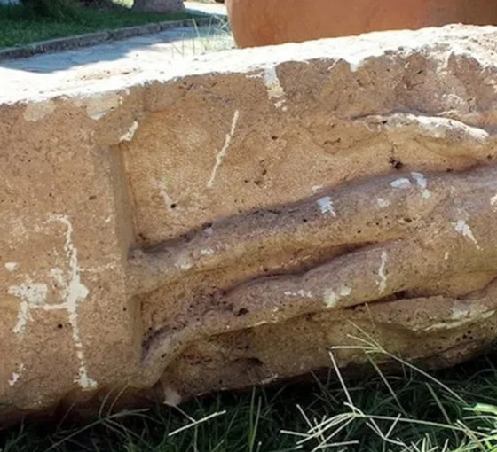 Güneş tanrısı 'Helios'a ait olduğu değerlendirilen kabartma bulundu