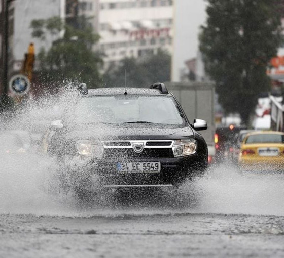 İstanbul yağmura kavuşuyor: Meteoroloji yarın için uyardı