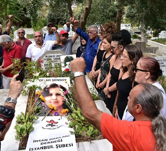 İHD kurucularından Didar Şensoy için mezarı başında anma: Mücadelesinin mirasçısıyız