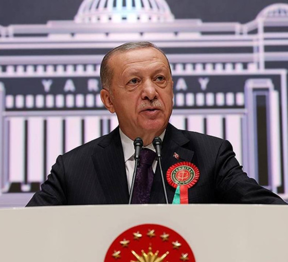 Erdoğan: Sosyal medya mahkemelerini toplumun huzuru açısından büyük tehlike olarak görüyoruz