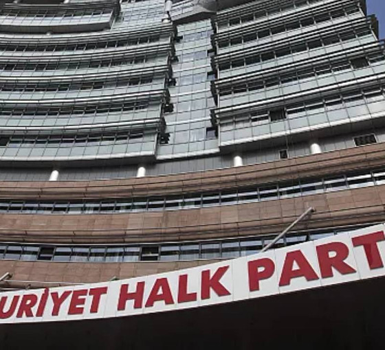 CHP'deki danışman krizi sürüyor, art arda tepkiler geliyor: 'İlk gün de karşıydım, bugün de karşıyım'