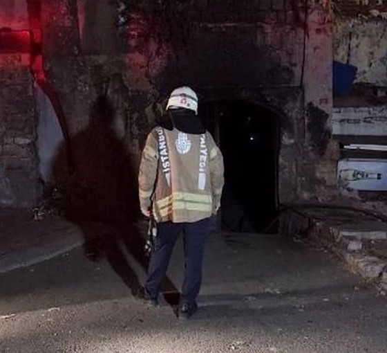 Karaköy'deki tarihi Kurşunlu Han’da çıkan yangın söndürüldü