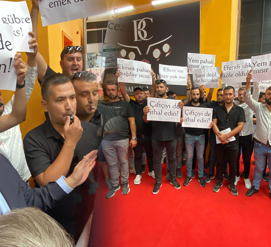 Eskişehir'de çiftçilerden mısır fiyatlarına düdüklü protesto: 'Lütuf değil hakkımızı istiyoruz'