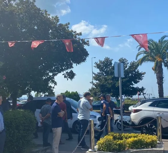 CHP'li meclis üyeleriyle MHP'liler arasında kavga çıktı: Yumruklar havada uçuştu