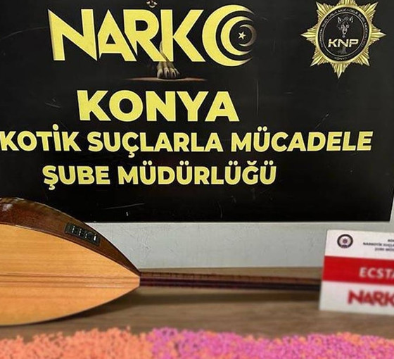 Konya'da bağlamanın içinden 2 bin 600 adet uyuşturucu hap çıktı