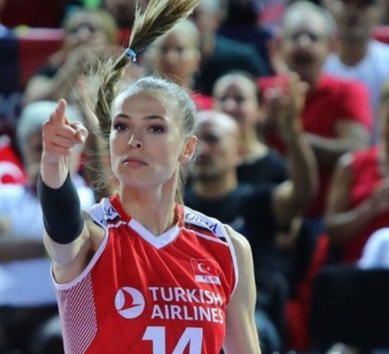 Ali Koç açıkladı: Eda Erdem'in Yoğurtçu Parkı'na heykeli dikilecek