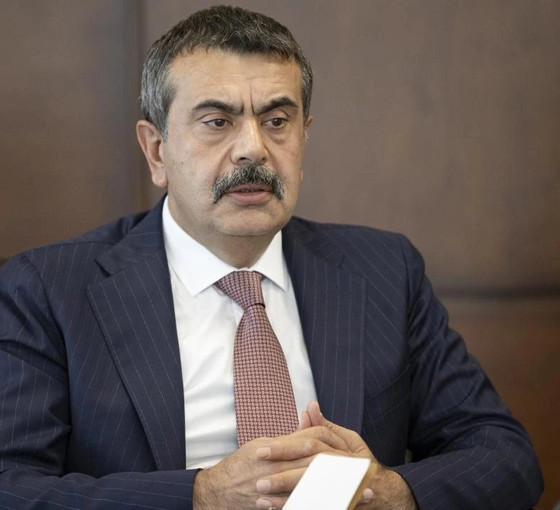Bakan Tekin: Kız okulları açılmasının önünde kanuni engel yok