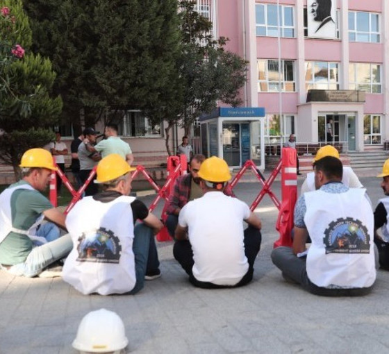 İşten çıkarılan maden işçisi Gündoğan'ın eylemi üçüncü gününde: 'İşçinin işçiden başka dostu yoktur'