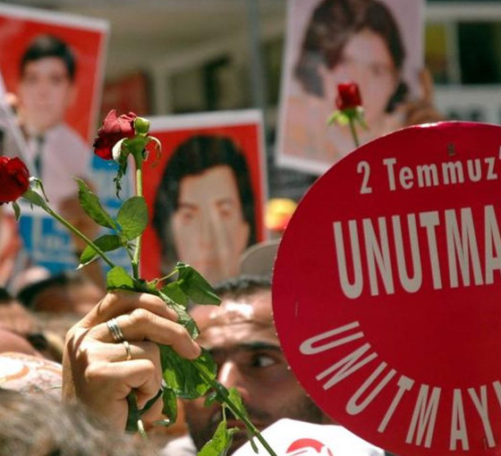 İktidar dedi ki: Ben yakanla beraberim, yananla değil!