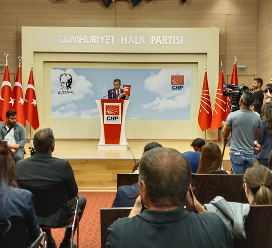 Özgür Özel'in adaylık açıklamasına hangi CHP vekilleri ve PM üyeleri destek verdi?