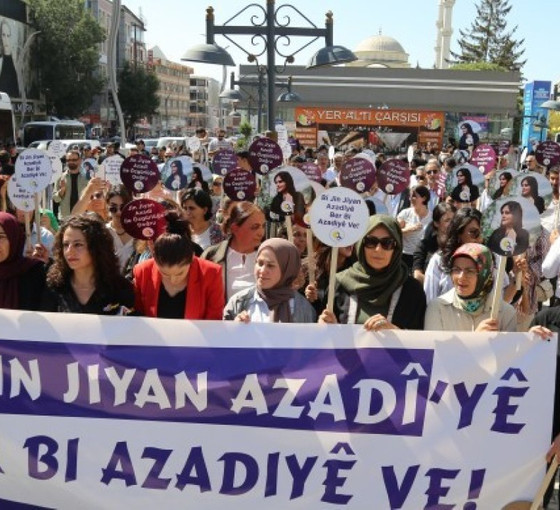 Van ve Mardin’de kadınlardan Mahsa Amini eylemleri: Tarihi direniş etrafında kenetlenelim