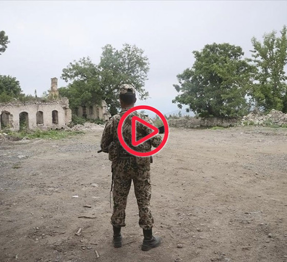 Azerbaycan Dağlık Karabağ'da bombardımana başladı