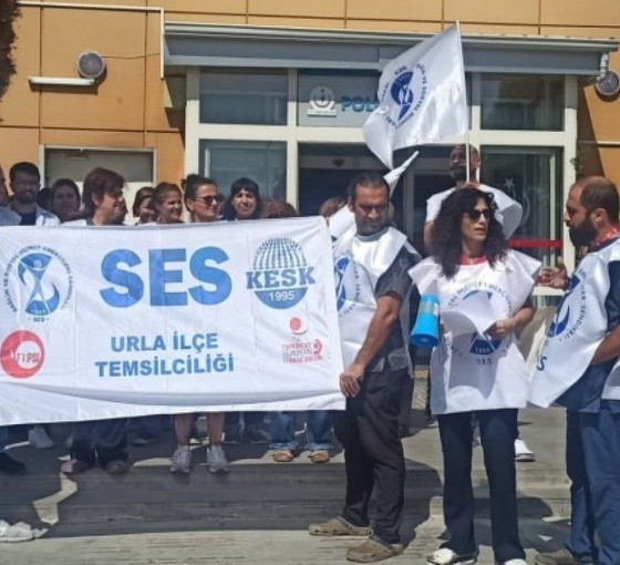 Sağlık emekçileri Urla Devlet Hastanesi'nde çıkan yemekten rahatsız