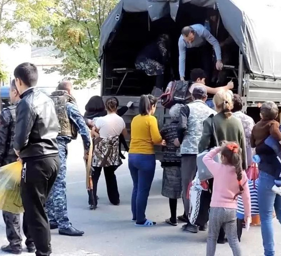 Bir Ermeni ve bir diğer Ermeni
