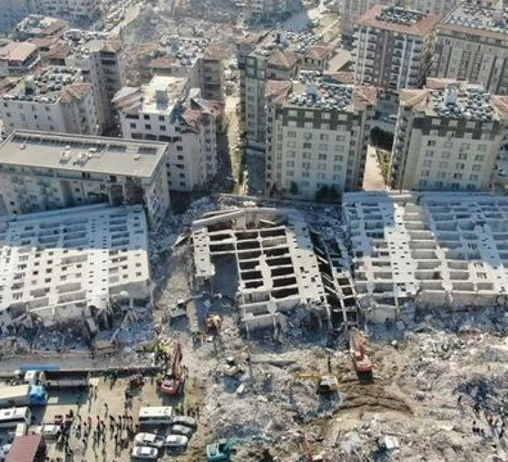 Depremde yıkılan Rönesans Sitesi'nin mühendisi tutuklandı