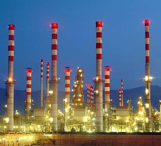 İran'ın en büyük petrol rafinelerinden Bender Abbas'da 'acil onarım' sırasında bir işçi öldü, beş işçi yaralandı
