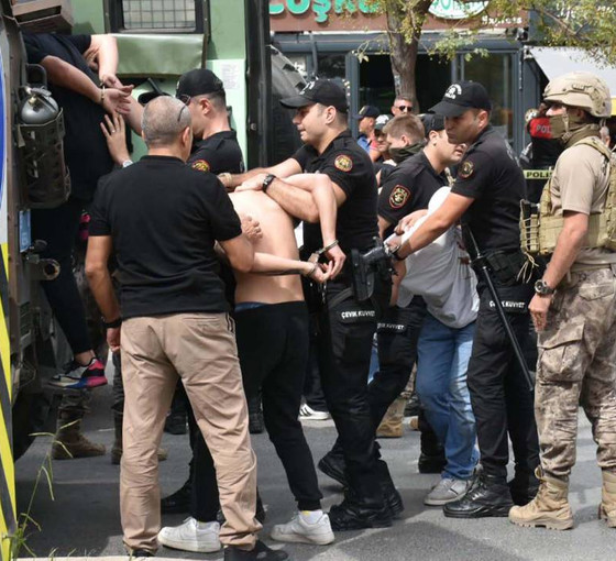 İzmir Adliyesi önündeki çatışmaya 21 gözaltı