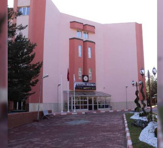 Bolu'da huzurevinde yemekten zehirlenen 33 kişiden biri öldü