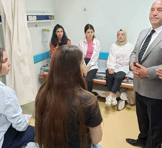 Van'da öğretmenleri taşıyan minibüs kaza yaptı: 12 yaralı