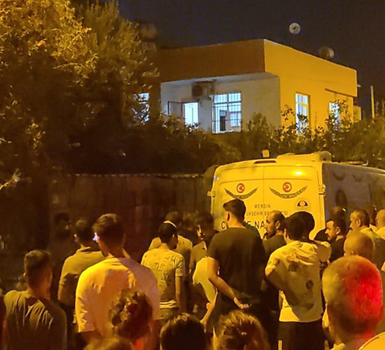 Eve gelince eşini bıçaklanarak öldürülmüş halde buldu