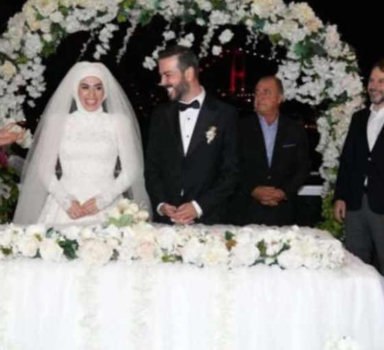 Berat Albayrak uzun bir aradan sonra düğünde görüntülendi