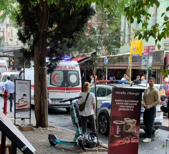 Tanınmış oyuncunun Cihangir'deki kafesinde silahlı saldırı: Üç kişi yaralandı, saldırgan kaçtı