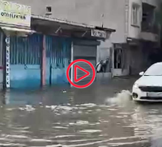 İstanbul sağanağa teslim: Yollar göle döndü, iş yerlerini su bastı