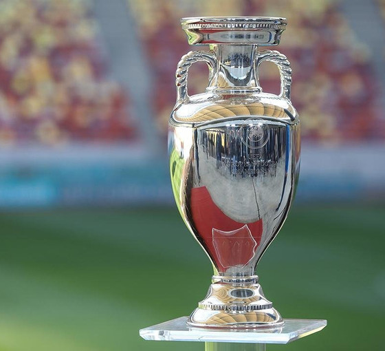 Euro 2032 resmen Türkiye ve İtalya'da: Final için 80 bin kişilik stat şartı