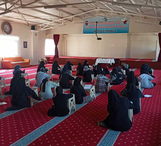 Amasya'da tarikatlar kaçak kurs veriyor