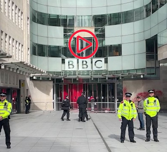 Londra'da Filistin'e destek eylemi: BBC binasına kırmızı boya atıldı