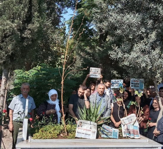 9 yıl önce IŞİD tarafından katledilmişti: Azadiya Welat dağıtımcısı Kadri Bağdu mezarı başında anıldı