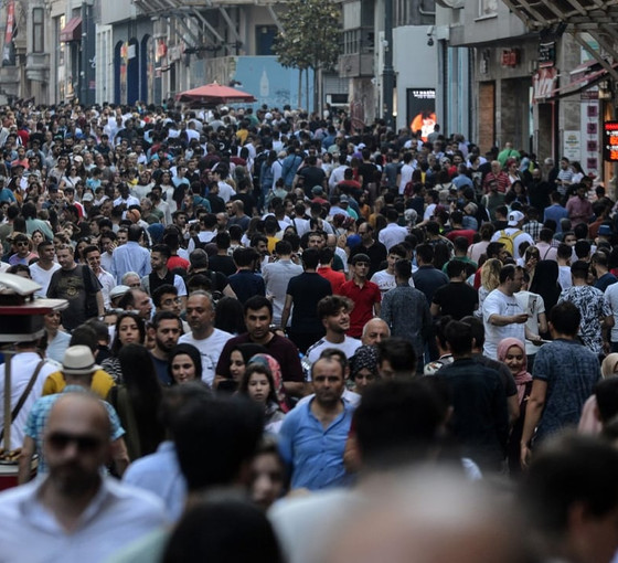 Yöneylem anketi: Türkiye çaresiz ve bıkkın hissediyor