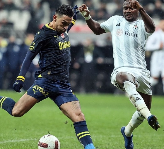 4 gollü derbinin kazananı Fenerbahçe oldu