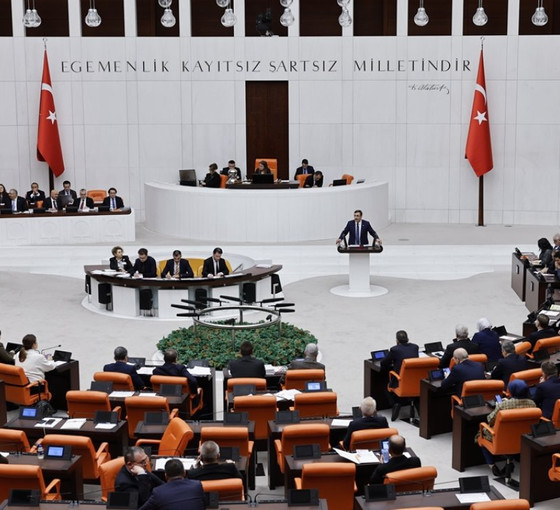2024 yılı bütçe teklifinin ilk dört maddesi kabul edildi: 'Bütçeye saraydan mı bakacağız yoksa pazardan mı?'