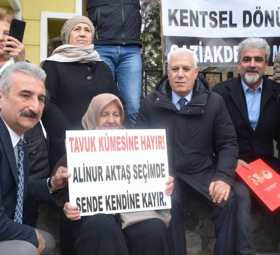 Bursa'da kentsel dönüşüm protestosu: 'Büyükşehir Belediyesi müteahhitleri gözetiyor'